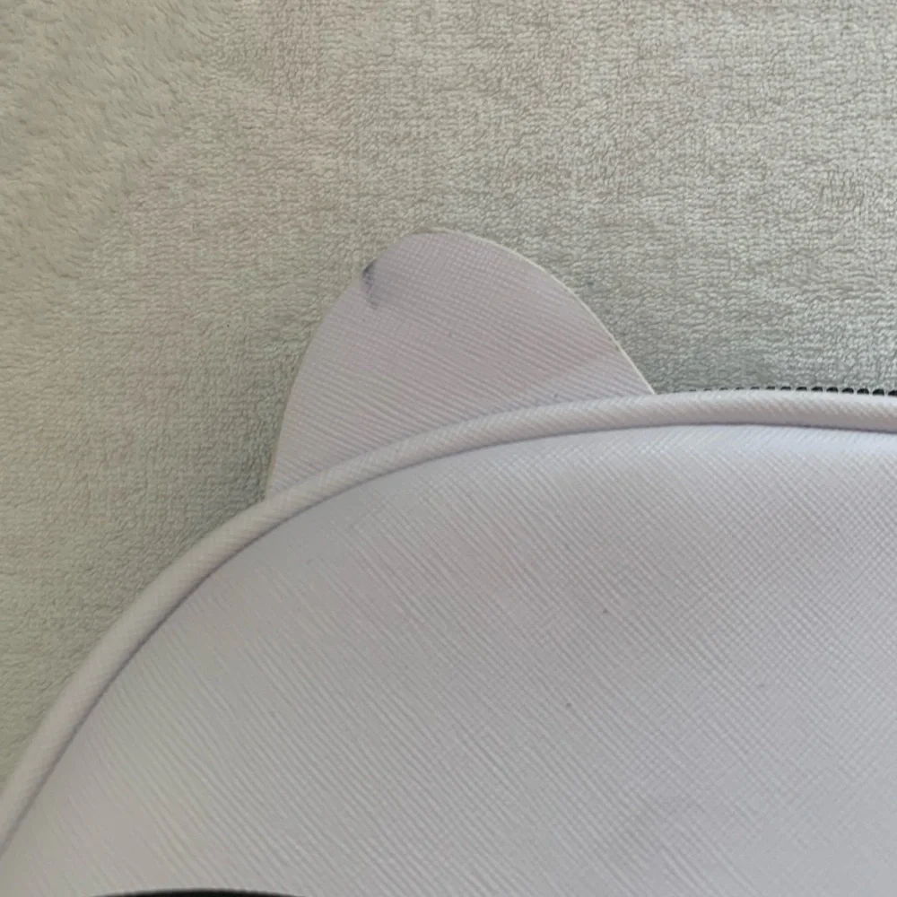 The crème x hello kitty‎ white cosmetic bag makeup bag new with tags